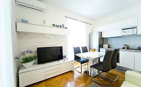 Central Palace Apartment
